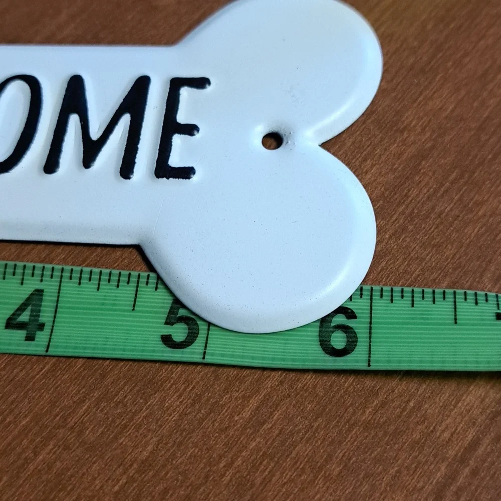 White Welcome Bone-Shaped Sign/ UNDLE OY 2 OR MORE ITEMS